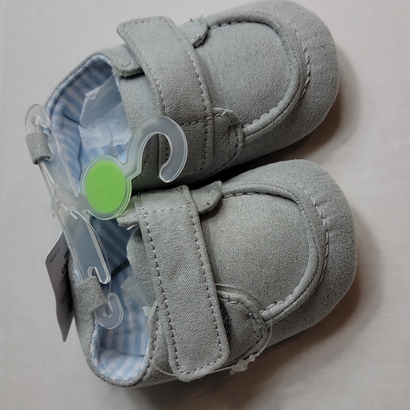 Preemie bodysuit set of 3 + baby shoes + caps NWT - Picture 5 of 9